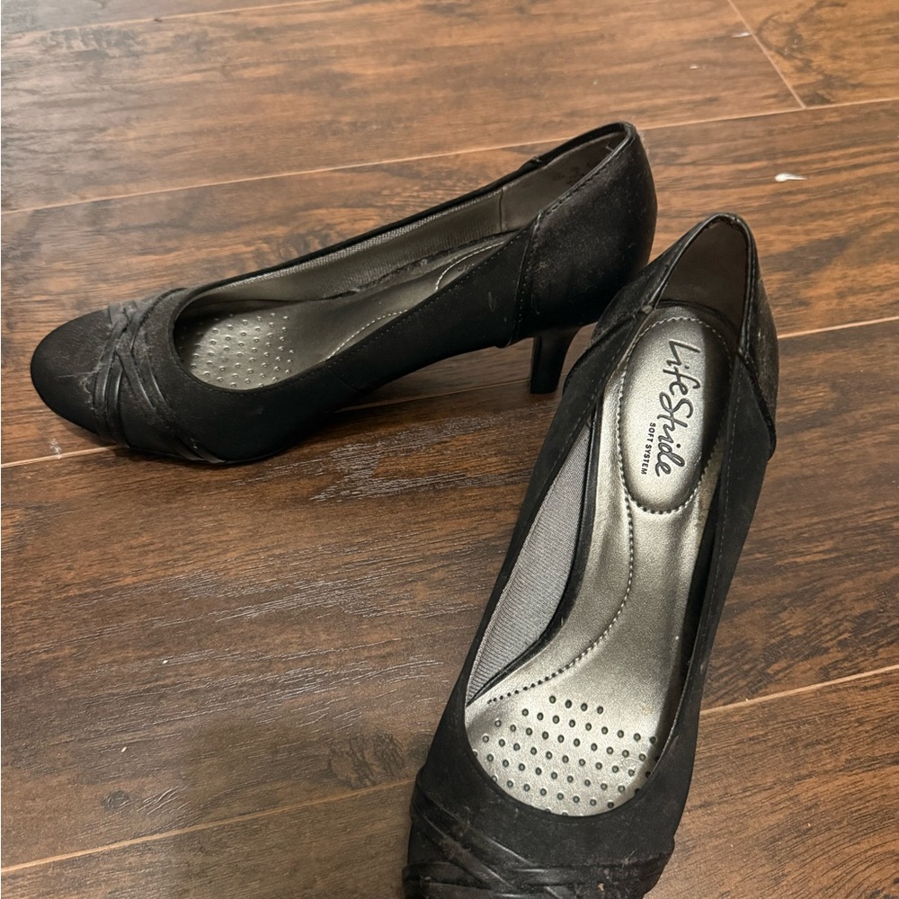 Life Stride Women's Classic Black Heels